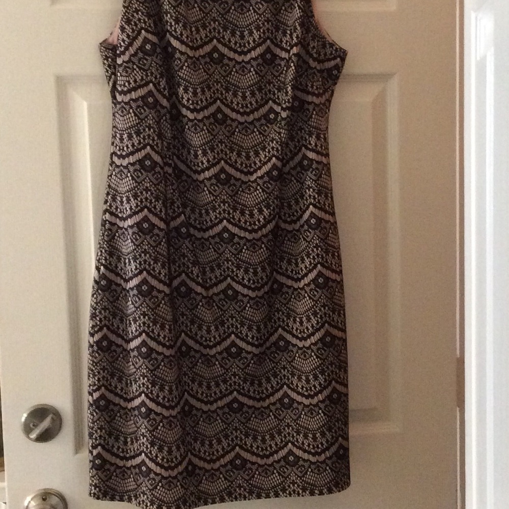 Lace Detail Shift Dress - Picture 7 of 7